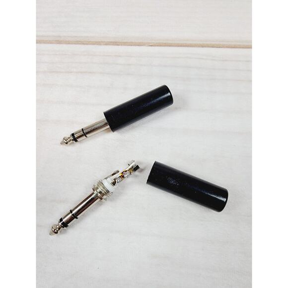 2 SWITCHCRAFT C240 1/4" Mono 2 Conductor Audio Plugs Screw Term & Cable Clamps - Picture 1 of 6